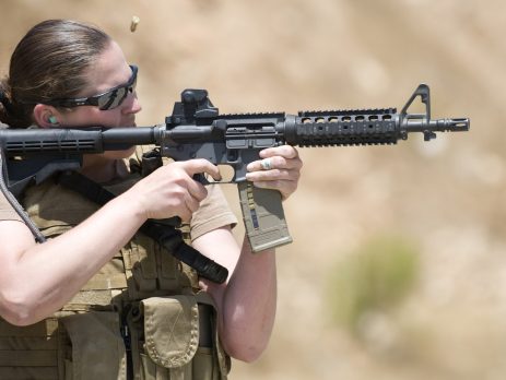 Qual é a diferença entre arma de fogo de uso permitido e de uso restrito?